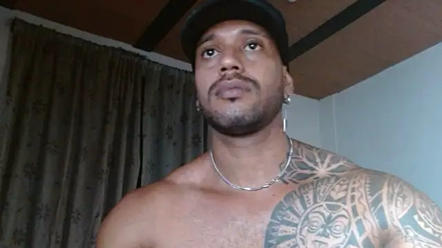 Snapshot of manolofitt chatting on May 12, 3:07 pm manolofitt online show from May 12, 3:07 pm