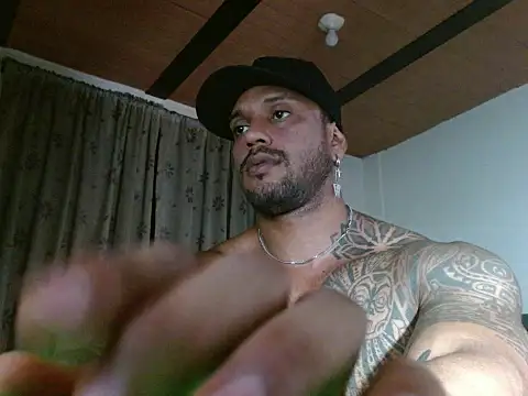 Snapshot of manolofitt chatting on May 16, 6:40 pm manolofitt online show from May 16, 6:40 pm