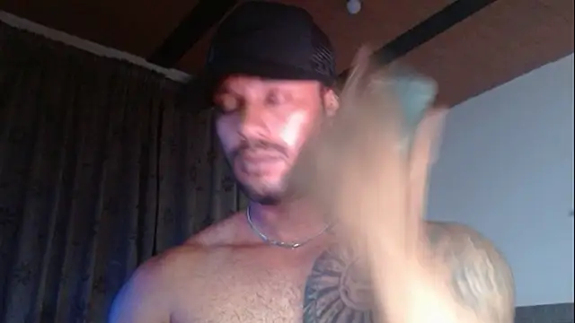 Snapshot of manolofitt chatting on May 18, 4:12 pm manolofitt online show from May 18, 4:12 pm