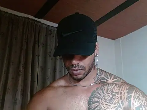 Snapshot of manolofitt chatting on May 13, 3:52 pm manolofitt online show from May 13, 3:52 pm
