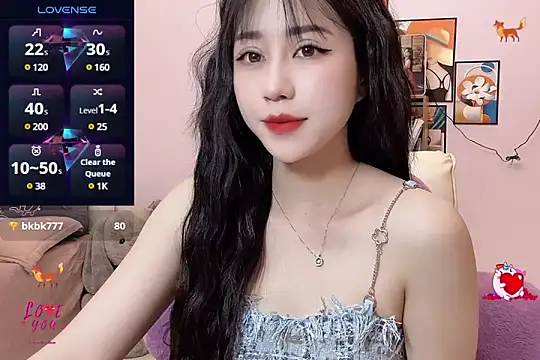 Snapshot of _LLisa_ chatting on March 9, 5:49 pm LLisa online show from March 9, 5:49 pm