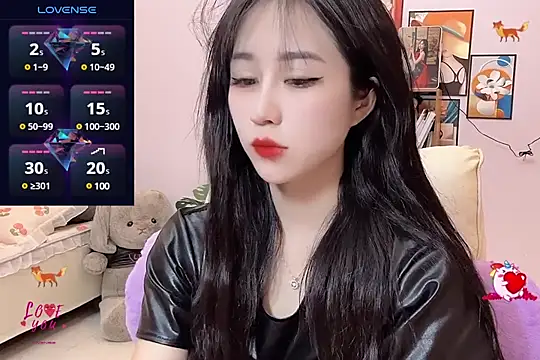 Snapshot of _LLisa_ chatting on February 24, 6:04 pm LLisa online show from February 24, 6:04 pm