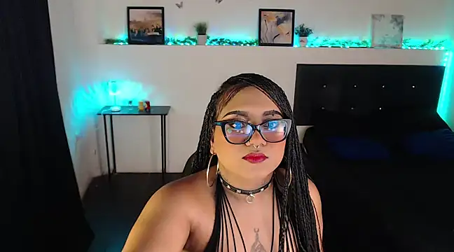 Snapshot of LiaScarlett chatting on February 23, 12:37 pm LiaScarlett online show from February 23, 12:37 pm