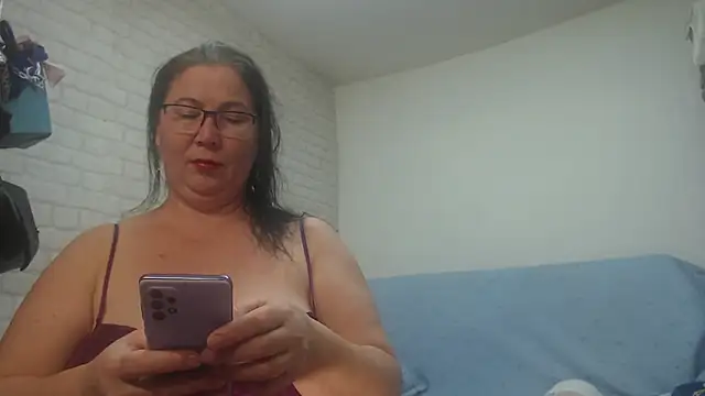 EmmaSquirt online show from December 17, 10:04 pm