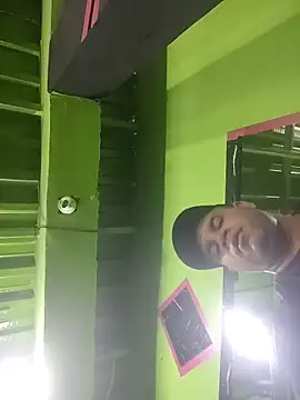 Snapshot of Evert_hairyboy chatting on October 9, 8:31 pm Evert hairyboy online show from October 9, 8:31 pm