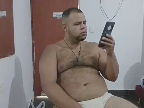 Snapshot of Evert_hairyboy chatting on November 5, 11:24 am Evert hairyboy online show from November 5, 11:24 am