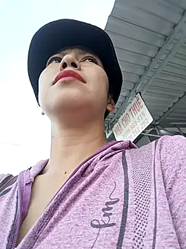 2HotAsain4u online show from December 16, 11:20 pm