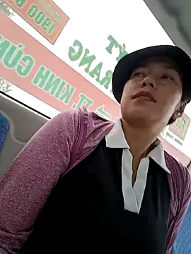 Snapshot of 2HotAsain4u chatting on October 21, 2:00 am 2HotAsain4u online show from October 21, 2:00 am