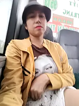 Snapshot of 2HotAsain4u chatting on October 29, 1:37 am 2HotAsain4u online show from October 29, 1:37 am