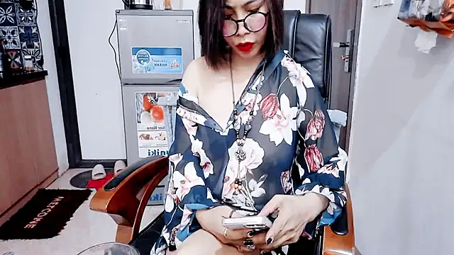 Snapshot of Miu-Le chatting on February 5, 7:53 pm Miu-Le online show from February 5, 7:53 pm