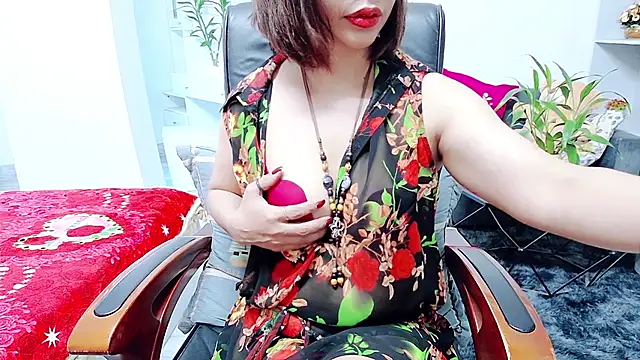 Snapshot of Miu-Le chatting on June 4, 8:52 am Miu-Le online show from June 4, 8:52 am