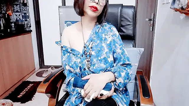 Snapshot of Miu-Le chatting on February 10, 9:03 pm Miu-Le online show from February 10, 9:03 pm