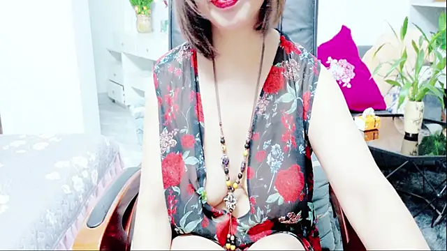 Snapshot of Miu-Le chatting on July 4, 8:24 pm Miu-Le online show from July 4, 8:24 pm
