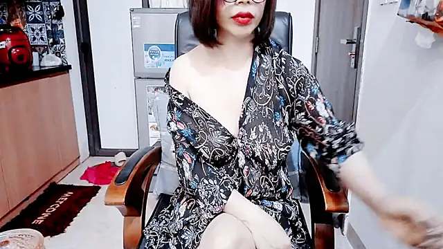 Snapshot of Miu-Le chatting on February 8, 7:17 am Miu-Le online show from February 8, 7:17 am