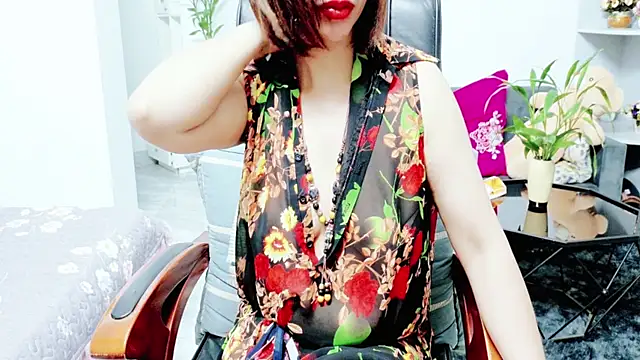 Snapshot of Miu-Le chatting on June 23, 8:29 pm Miu-Le online show from June 23, 8:29 pm