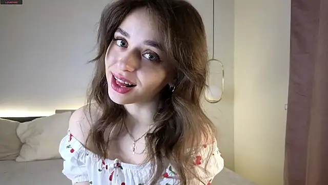 Snapshot of EstherMitchel chatting on October 15, 1:15 am EstherMitchel online show from October 15, 1:15 am