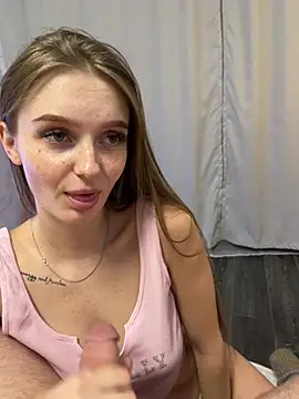 Snapshot of lovelly_molly chatting on March 10, 10:02 pm lovelly molly online show from March 10, 10:02 pm