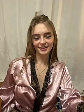 Snapshot of lovelly_molly chatting on February 5, 8:35 pm lovelly molly online show from February 5, 8:35 pm
