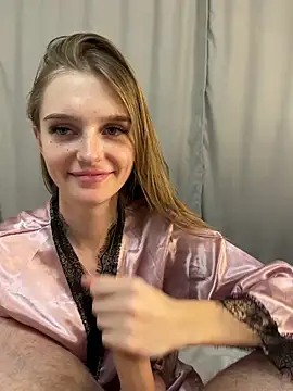 Snapshot of lovelly_molly chatting on February 18, 8:25 pm lovelly molly online show from February 18, 8:25 pm