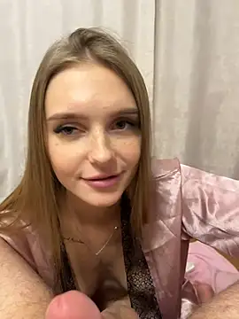 Snapshot of lovelly_molly chatting on December 28, 9:40 pm lovelly molly online show from December 28, 9:40 pm