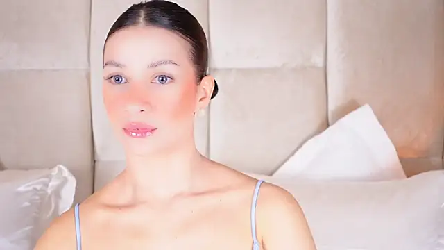 Snapshot of KiraKayleigh1 chatting on March 20, 9:56 pm KiraKayleigh1 online show from March 20, 9:56 pm