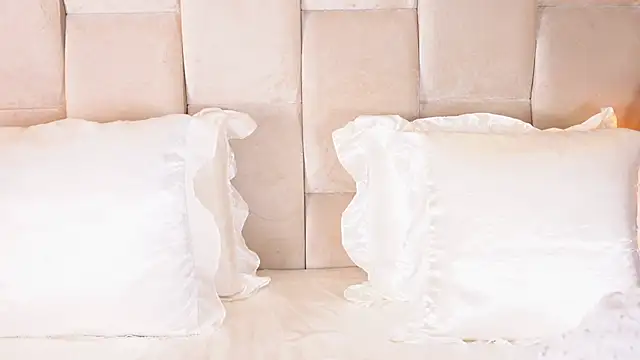 KiraKayleigh1 online show from October 27, 2:34 am