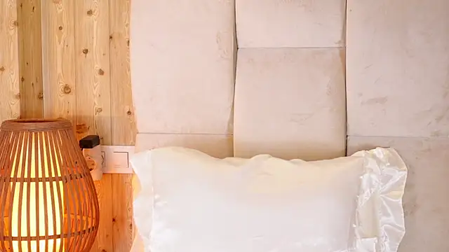 KiraKayleigh1 online show from November 1, 1:45 am