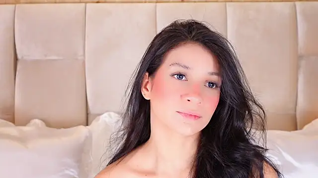 KiraKayleigh1 online show from April 13, 11:53 pm