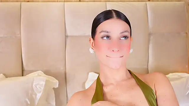 KiraKayleigh1 online show from December 18, 1:00 am