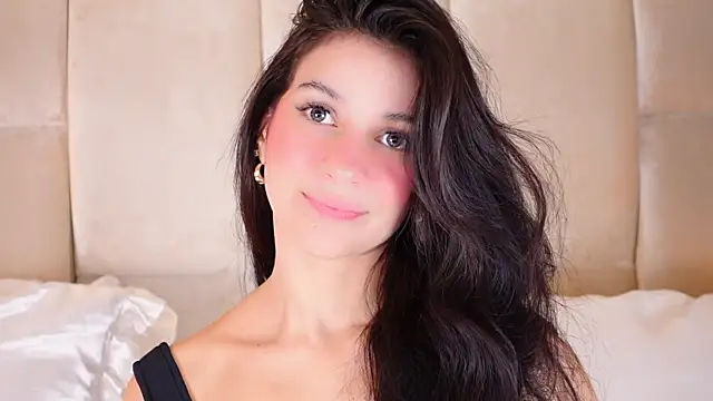 Snapshot of KiraKayleigh1 chatting on September 8, 11:37 pm KiraKayleigh1 online show from September 8, 11:37 pm