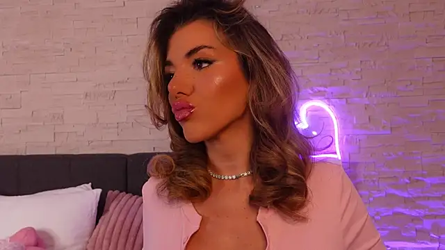 ClaraHazel online show from March 26, 9:40 am