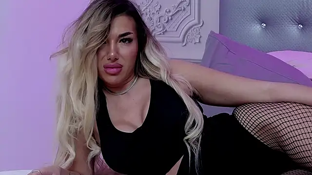 Snapshot of ClaraHazel chatting on March 21, 4:40 pm ClaraHazel online show from March 21, 4:40 pm