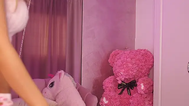 ClaraHazel online show from May 1, 5:45 am