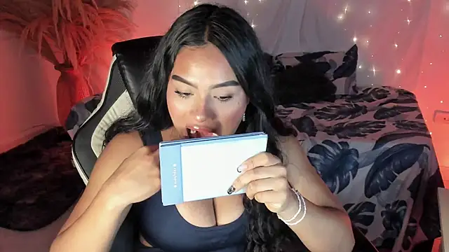 Riana Kean online show from April 11, 1:46 am