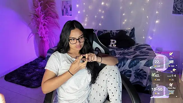 Snapshot of Riana_Kean chatting on February 8, 8:23 am Riana Kean online show from February 8, 8:23 am