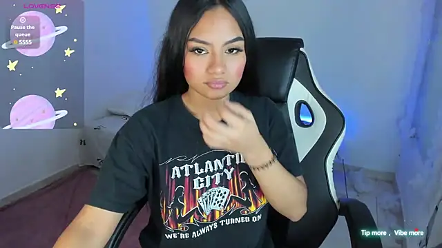 Riana Kean online show from February 24, 12:20 am