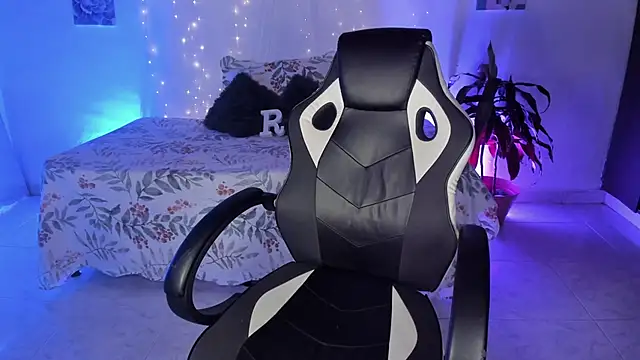 Riana Kean online show from November 15, 4:27 am