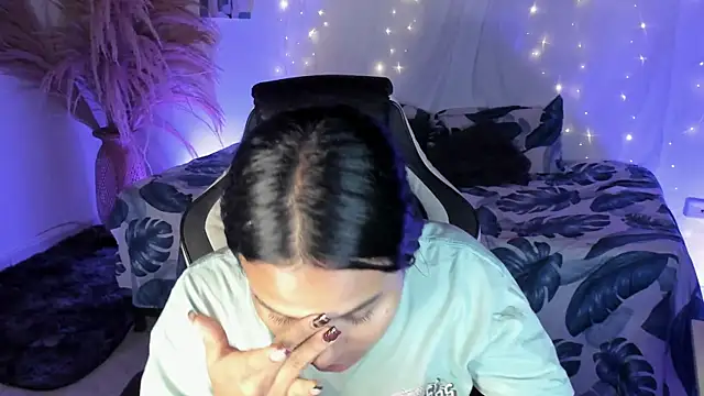 Riana Kean online show from April 12, 3:21 am