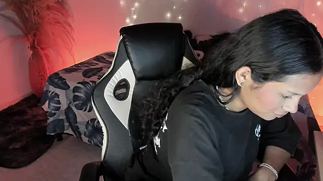 Riana Kean online show from March 26, 2:10 am