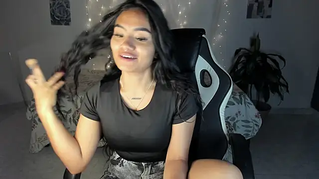 Riana Kean online show from November 5, 9:29 pm