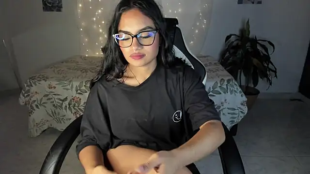 Riana Kean online show from November 12, 2:04 am