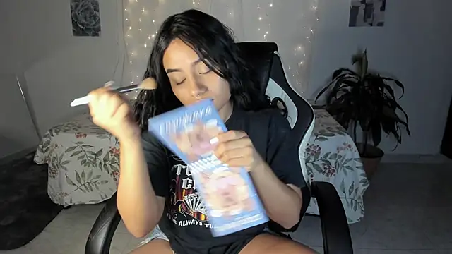 Riana Kean online show from October 27, 2:01 am