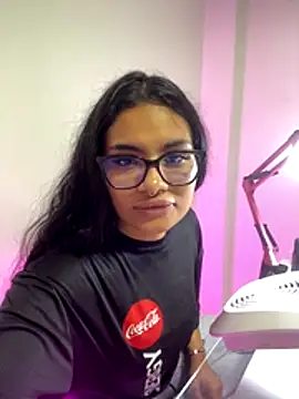 Riana Kean online show from December 3, 4:28 pm