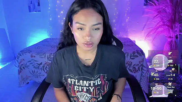 Riana Kean online show from December 5, 8:28 pm