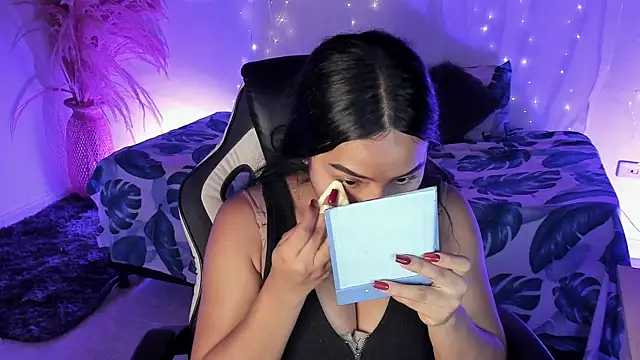 Riana Kean online show from March 13, 1:21 am