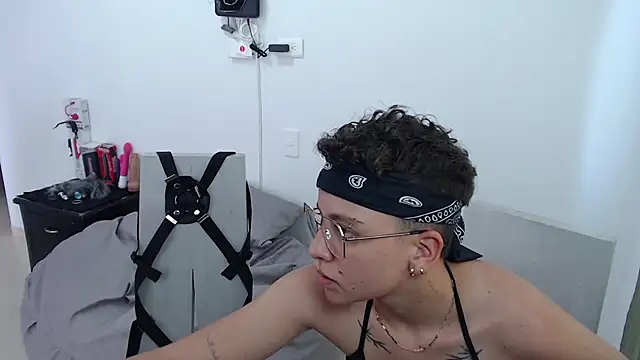 Snapshot of 01antoniafranco chatting on March 16, 8:10 pm 01antoniafranco online show from March 16, 8:10 pm