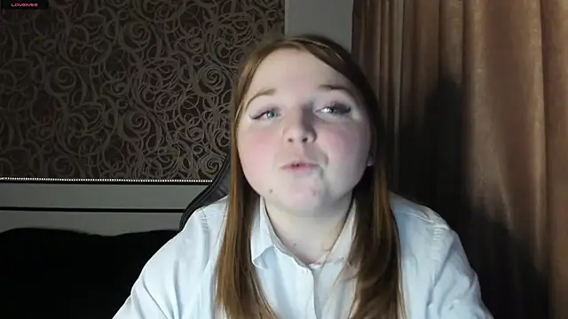 Snapshot of BettySprouse chatting on December 4, 9:07 pm BettySprouse online show from December 4, 9:07 pm