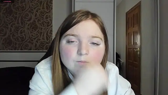 Snapshot of BettySprouse chatting on December 28, 10:03 am BettySprouse online show from December 28, 10:03 am