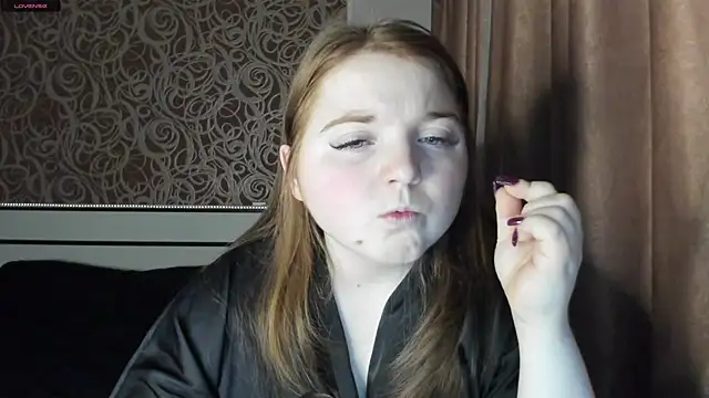 Snapshot of BettySprouse chatting on December 5, 4:37 am BettySprouse online show from December 5, 4:37 am
