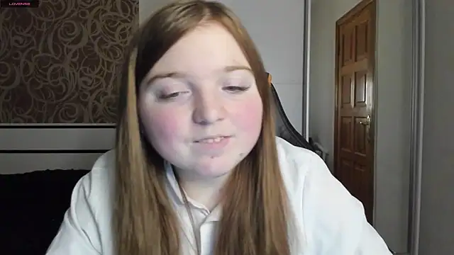 Snapshot of BettySprouse chatting on December 27, 8:39 pm BettySprouse online show from December 27, 8:39 pm